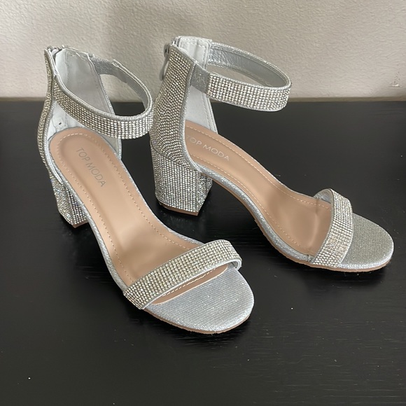 🆕 Top Moda | Delia Rhinestone Crystal Embellished Block Heel Sandal - Picture 11 of 12